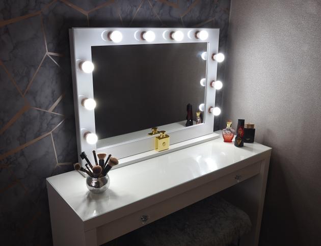 Top Advantages of Using Hollywood Vanity Mirror UK in Your Home